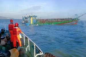 Lực lượng tuần duyên Đài Loan xua đuổi năm tàu Trung Quốc. Ảnh: CƠ QUAN TUẦN TRA BIỂN ĐÀI LOAN