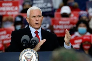 Phó Tổng thống Mỹ Mike Pence tại buổi mít tinh thành phố Kinston, bang North Carolina (Mỹ) hôm 25-10. Ảnh: THE STRAITS TIMES