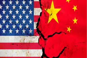 Cờ Mỹ và cờ Trung Quốc. Ảnh: INDUSTRY WEEK