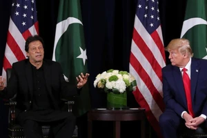 Thủ tướng Pakistan Imran Khan (trái) và Tổng thống Mỹ Donald Trump (phải).