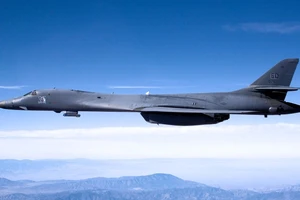 Một máy bay ném bom B-1B Lancer của Mỹ diễn tập tại căn cứ không quân Anderson trên đảo Guam hồi tháng 10-2018. Ảnh: AP