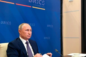 Tổng thống Nga Vladimir Putin tham gia Hội nghị thượng đỉnh BRICS (trực tuyến) hôm 17-11. Ảnh: AP