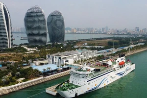 Du thuyền Princess Changle đậu tại cảng Tam Á, đảo Hải Nam (Trung Quốc). Ảnh: TÂN HOA XÃ