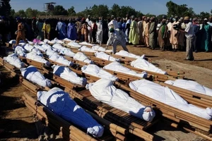 110 dân làng bị giết, trong đó hàng chục người bị chặt đầu