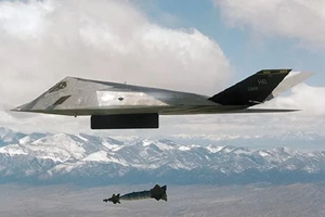 Ảnh minh họa - Một chiếc F-117 đang làm nhiệm vụ ném bom. Ảnh: AP