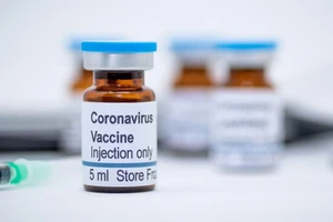 Một lọ vaccine ngừa COVID-19.