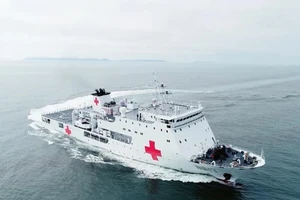 Tàu bệnh viện Nanyi 13 của Trung Quốc. Ảnh: CCTV