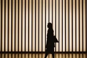 Nhiều người trẻ Nhật Bản lựa chọn sự nghiệp hơn là duy trì mối quan hệ tình cảm. Ảnh: GETTY IMAGES