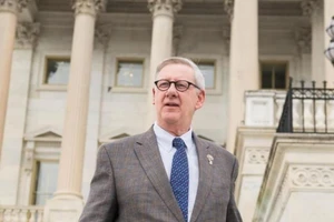 Hạ nghị sĩ Mỹ Paul Mitchell tuyên bố bỏ đảng Cộng hòa để phản đối những hành động nhằm lật ngược kết quả bầu cử của Tổng thống Donald Trump.