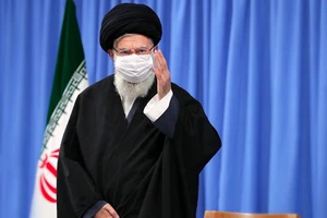 Đại giáo chủ Ali Khamenei xuất hiện trên sóng truyền hình nhà nước Iran hôm 16-12. Ảnh: REUTERS