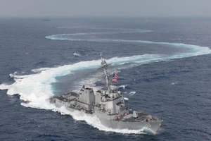 Trung Quốc bám đuôi tàu chiến Mỹ ở eo biển Đài Loan