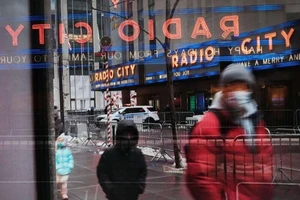 ĐSQ Trung Quốc khuyên công dân ở Mỹ hạn chế đi lại phòng dịch