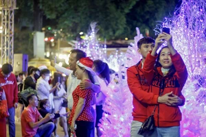Không khí đón Giáng sinh tại trung tâm TP.HCM 