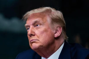 Ông Trump muốn tăng tiền cứu trợ, gây áp lực lên Quốc hội