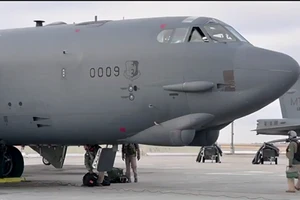 Mỹ điều máy bay ném bom B-52 đến Trung Đông để răn đe Iran.