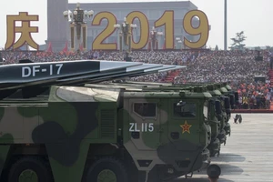 Tên lửa siêu thanh DF-17 của Trung Quốc tại cuộc duyệt binh năm 2019.