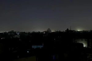 Pakistan chìm trong bóng tối sau vụ mất điện gần như trên toàn quốc.
