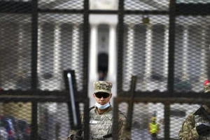 Tòa nhà Quốc hội ở thủ đô được bảo vệ an ninh nghiêm ngặt.