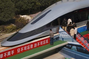 Trung Quốc ra mắt mô hình tàu lửa có thể đạt tốc độ 620 km/giờ