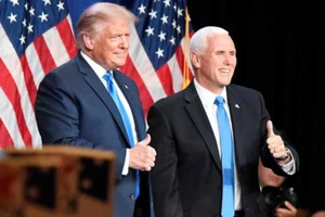 Tổng thống Mỹ Donald Trump (trái) và Phó Tổng thống Mike Pence (phải).