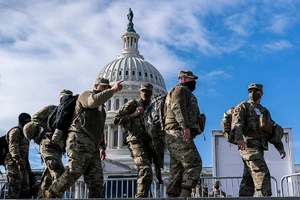 Trước lễ nhậm chức của ông Biden: Loại 12 vệ binh 'đáng ngờ' 