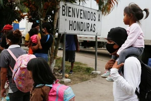 Những người di cư trên đường đến Mỹ với hy vọng một cuộc sống tốt đẹp hơn, ngày 19-1.