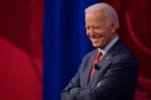 Ông Biden đặt mục tiêu có đủ vaccine cho dân Mỹ trước mùa hè