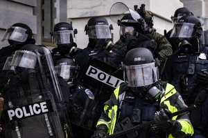 Đã có hai sĩ quan cảnh sát tự sát sau khi tham gia nhiệm vụ trấn áp đám đông gây náo loạn ở Điện Capitol vào ngày 6-1.