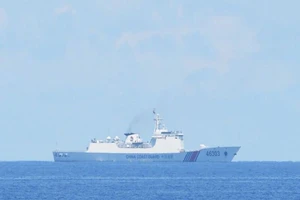 Tàu của lực lượng hải cảnh Trung Quốc. Ảnh: Ted Aljibe/AFP.