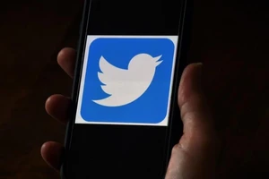 Sau Facebook, Myanmmar tiếp tục chặn Twitter và Instagram. Ảnh: AFP