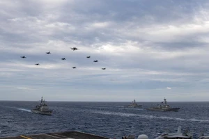 Hai nhóm tác chiến tàu sân bay Mỹ cùng hiện diện tại Biển Đông ngày 9-2. Ảnh: HẢI QUÂN MỸ