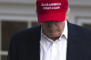 Ông Trump gặp khó trong ngày luận tội thứ hai. Ảnh: AP/GETTY IMAGES