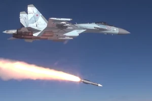 Tiêm kích Su-57 bay diễn tập ở trung tâm thử nghiệm bay thuộc Bộ Quốc phòng Nga đặt tại vùng Akhtubinsk hồi tháng 1-2021. Ảnh: SPUTNIK