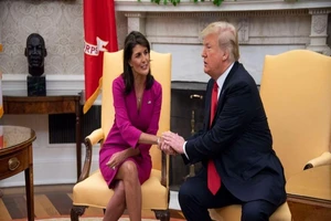Cựu Tổng thống Mỹ Donald Trump (phải) và cựu đại sứ Mỹ tại Liên Hợp Quốc Nikki Haley (trái). Ảnh: REUTERS