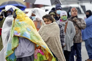 Ông Biden ban bố tình trạng thảm họa nghiêm trọng ở bang Texas. Ảnh: DAVID J PHILLIP/AP