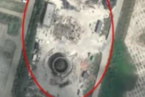 Trung Quốc xây dựng trái phép căn cứ quân sự ở đá Vành Khăn