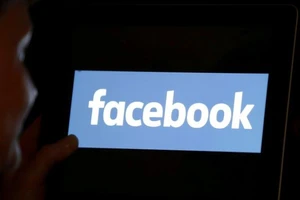 Facebook xóa bỏ trang chính của quân đội Myanmar. Ảnh: REUTERS