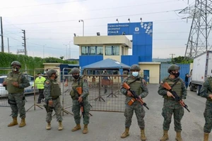 800 cảnh sát đã được huy động để giành lại quyền kiểm soát và ổn định trật tự tại các nhà tù ở tỉnh Guayas, Azuay và Cotopaxi.