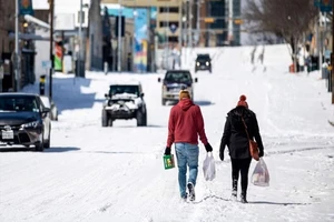 Tuyết trắng bao phủ khắp đường phố ở bang Texas. Ảnh: AFP