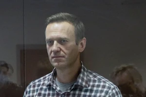 Nhân vật đối lập Nga Alexei Navalny tại tòa án quận Babuskinsky ở Moscow (Nga) hôm 20-2. Ảnh: CNN