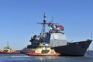 Tàu tuần dương USS Philippine Sea. Ảnh: AP
