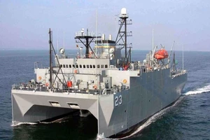 Tàu trinh sát USNS Impeccable của Mỹ hoạt động trên Biển Đông hồi tháng 3-2009. Ảnh: AP
