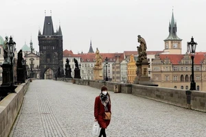 WHO: Nhiễm COVID-19 toàn cầu lần đầu tiên tăng sau 7 tuần