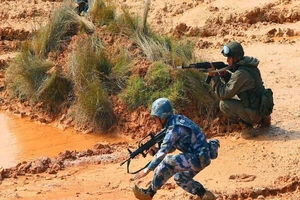 Binh lính Trung Quốc và Nga tham gia một cuộc tập trận hải quân chung ở Trạm Giang, thuộc tỉnh Quảng Đông, miền nam Trung Quốc, năm 2016.