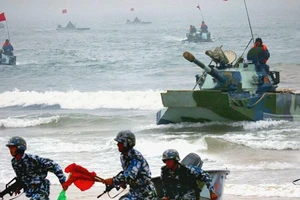 Một cuộc tập trận đổ bộ tấn công của Trung Quốc. Ảnh: AFP / XINHUA