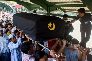 Đám tang của ông Khin Maung Latt được tổ chức ở huyện Pabedan, TP Yangon ngày 7-3. Ảnh: REUTERS 