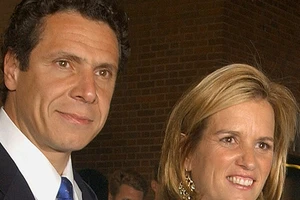 Ông Andrew Cuomo và bà Kerry Kennedy trong một sự kiện năm 2003 (lúc chưa ly hôn). Ảnh: AP