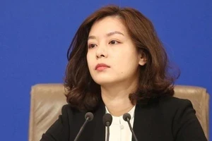 Nữ phiên dịch viên Trung Quốc Zhang Jing - người dịch trơn tru bài phát biểu hơn 15 phút của ông Dương Khiết Trì tại cuộc họp với Mỹ ở Alaska. Ảnh: SCMP