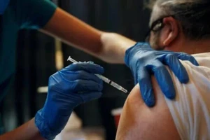 New York điều chỉnh độ tuổi được tiêm vaccine COVID-19