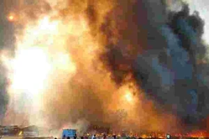 Trại tị nạn của người Rohingya cháy lớn, 400 người mất tích. Ảnh: REUTERS